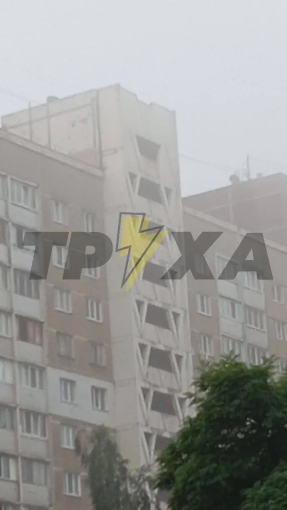 Киев заволокло дымом от пожаров после ночной атаки. Ночью столица Украина подверглась масштабной атаке БПЛА и ракетами (примерный маршрут на карте)