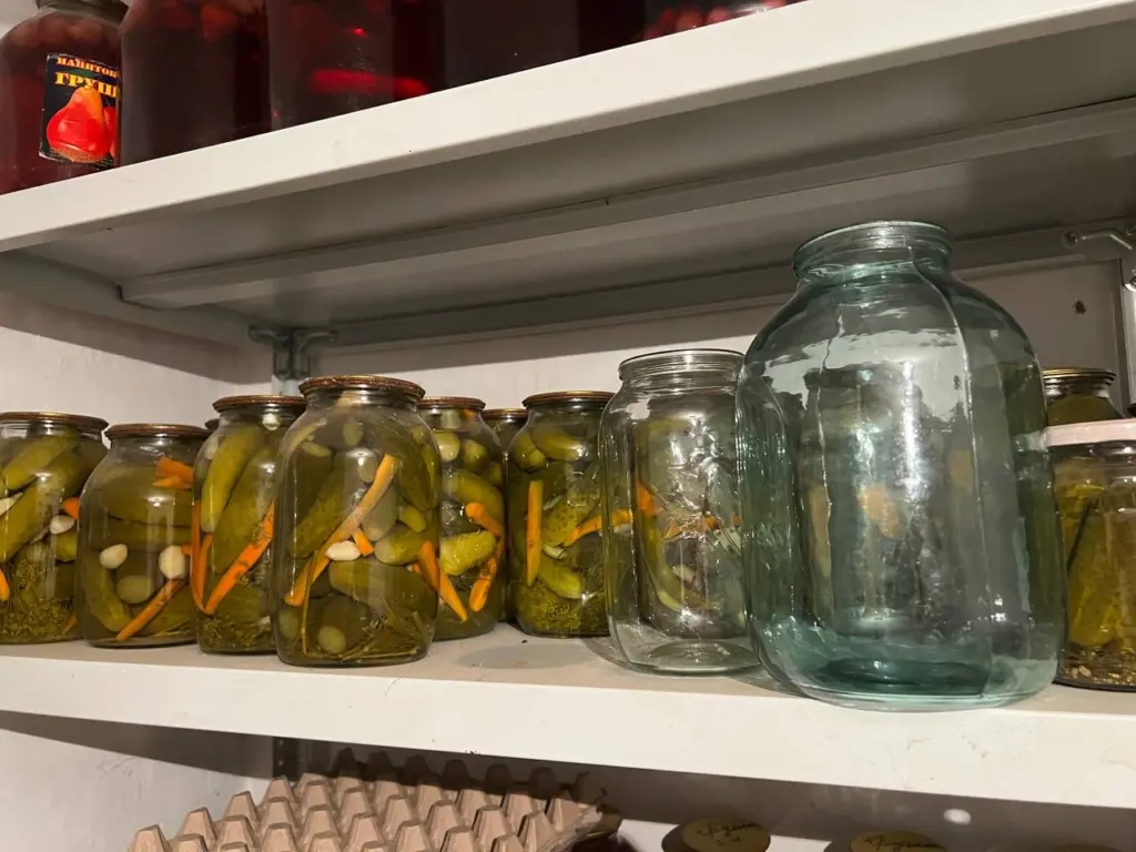 Рецепт хрустящих маринованных огурцов в белорусском стиле: такую закуску можно смело подать к столу