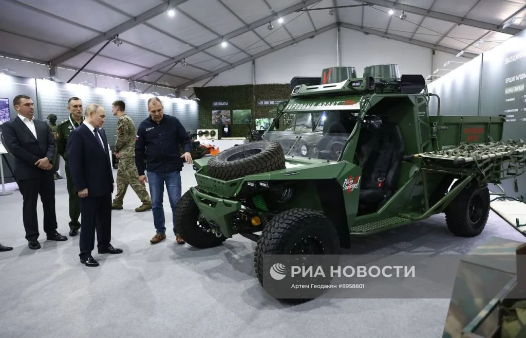 Владимир Путин посетил выставку «Всё для Победы!» в Национальном центре «Россия», посвящённую итогам трёхлетней работы «Народного фронта»