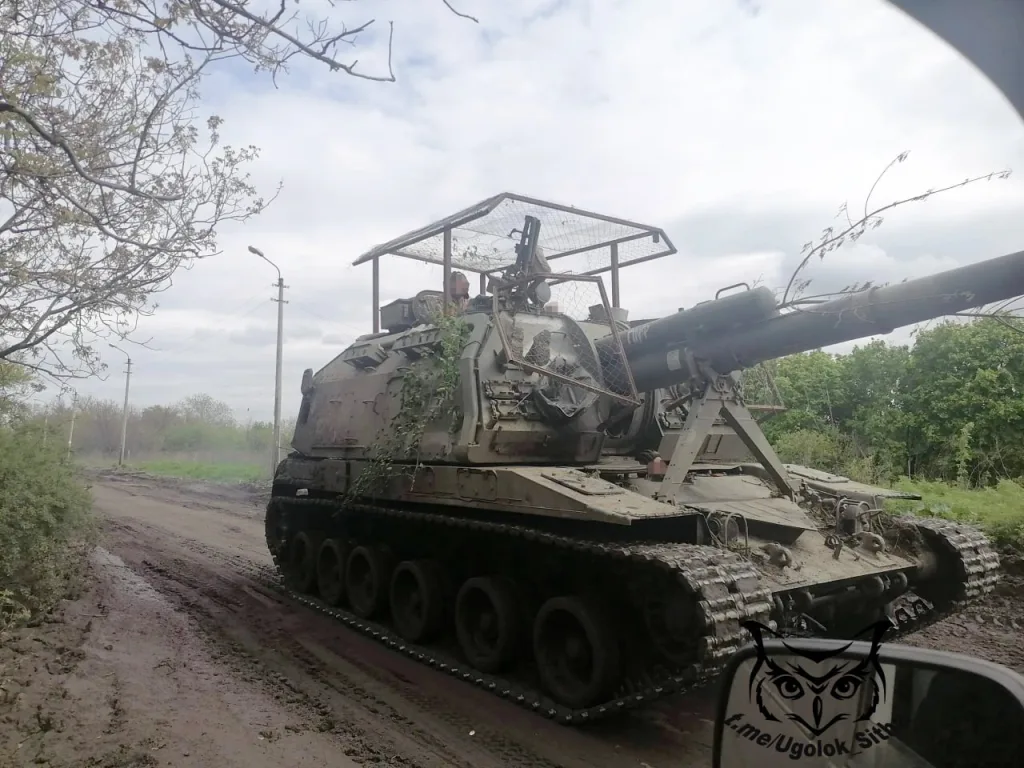 Самоходки 2С19 «Мста-С» в естественной среде обитания