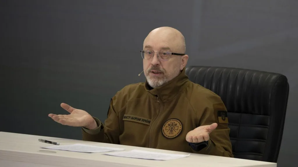Обыски у экс-главы Минобороны Украины — Банковую подталкивают к «мирному меморандуму»
