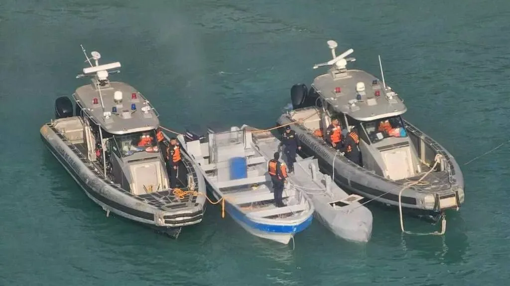 В среду колумбийские ВМС захватили у побережья Карибского моря свою первую беспилотную наркосубмарину, оснащенную антенной Starlink