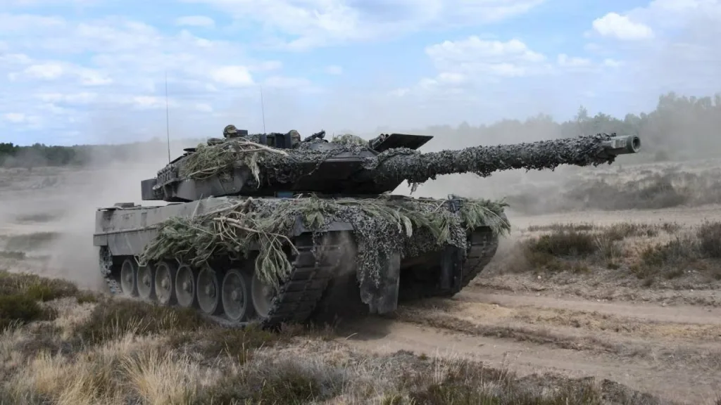 Германия вооружается: 1000 танков Leopard 2 и 2500 бронемашин для сдерживания России