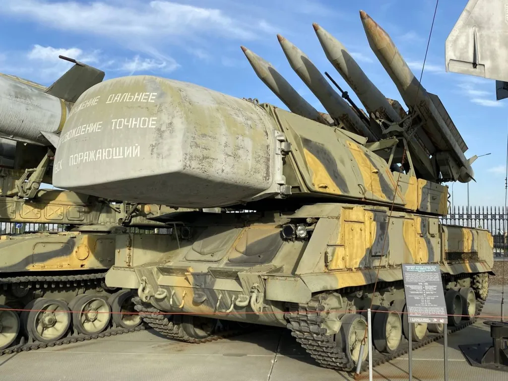 Самоходная огневая установка 9А310 зенитно-ракетного комплекса 9К37 "Бук"