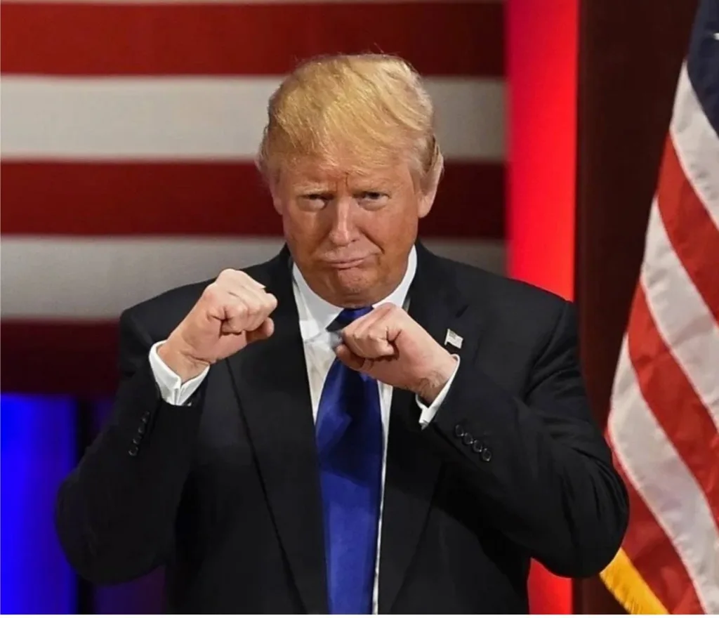 Трамп не дурак. И не глупец. Он никогда не побежит со скоростью 15 км в час, если 5 км/ч будет достаточно. Он общается со всем мировым сообществом, как с американцами