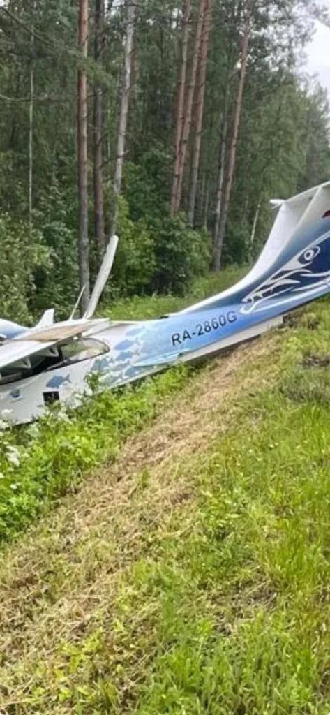 Легкомоторный самолёт экстренно сел на трассу А-120 в Ленобласти