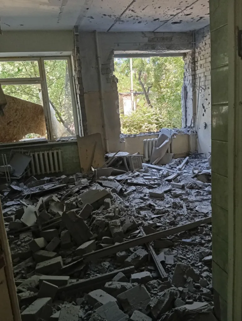 Удар по поликлинике в Новой Каховке: здание разрушено, есть пострадавший