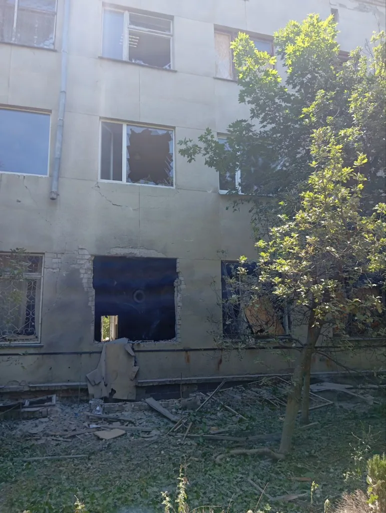 Удар по поликлинике в Новой Каховке: здание разрушено, есть пострадавший