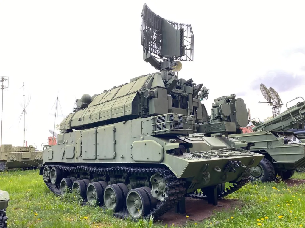 Боевая машина 9А330 зенитно-ракетного комплекса 9К330 «Тор»