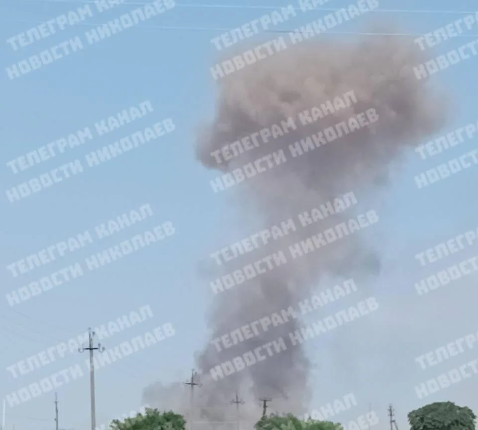 В Николаевской области горит и взрывается склад боеприпасов, сообщают ВСУ