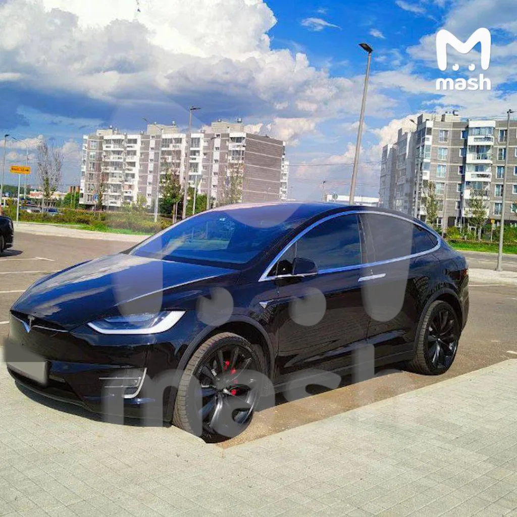 Первое фото Tesla Model X P100D на месте самоубийства Романа Старовойта
