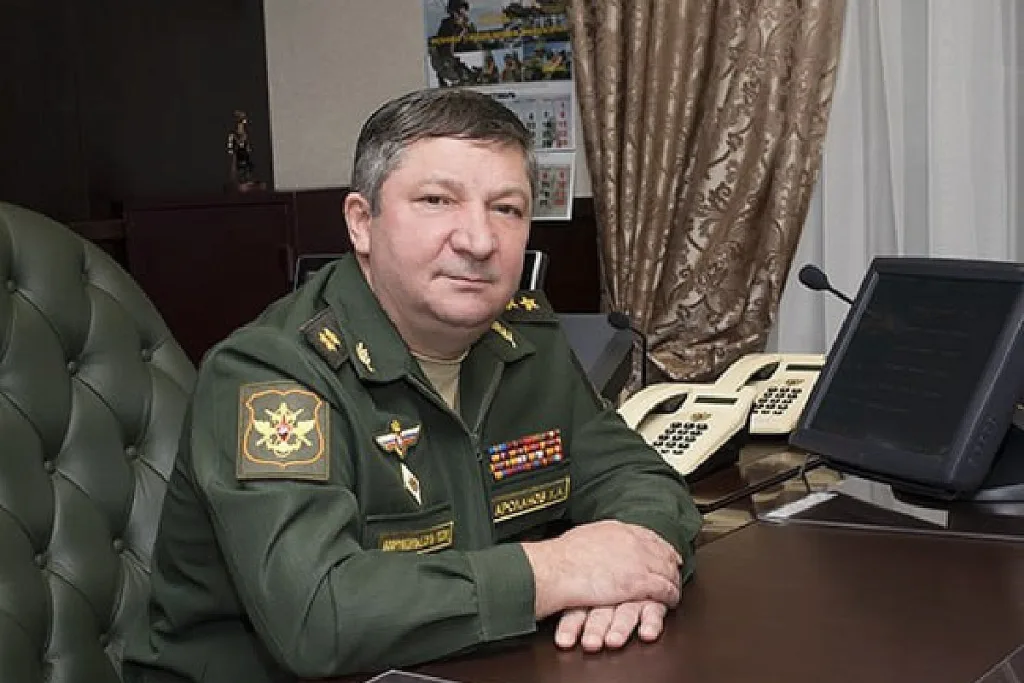 Бывший замглавы генштаба Халил Арсланов получил 17 лет строгого режима за мошенничество и взятку в особо крупном размере при поставках оборудования в армию