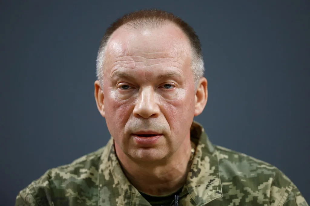 Сырский "удерживает" всё и сразу. Главком ВСУ Александр Сырский снова уверяет, что украинская армия якобы продолжает держать позиции в Курской и Белгородской областях