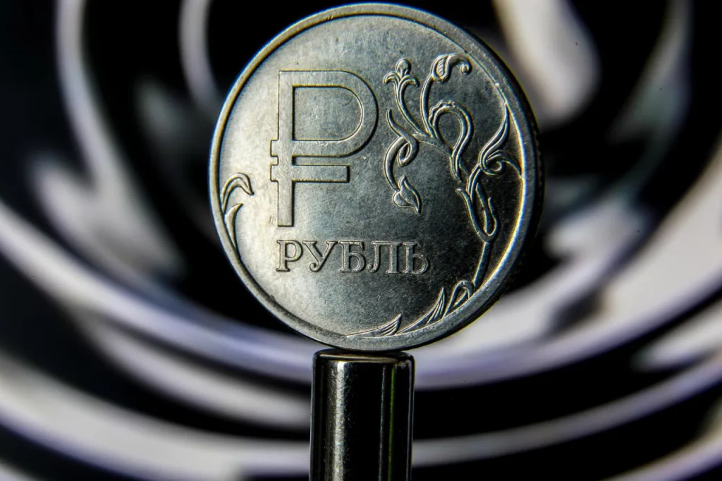 Нефтегазовые доходы бюджета России за январь - июнь снизились на 16,9%