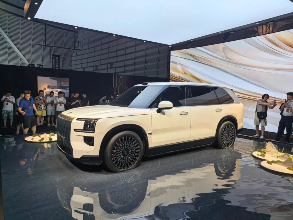 Zeekr показала премиальный SUV 9X - теперь это Rolls-Royce от Китая