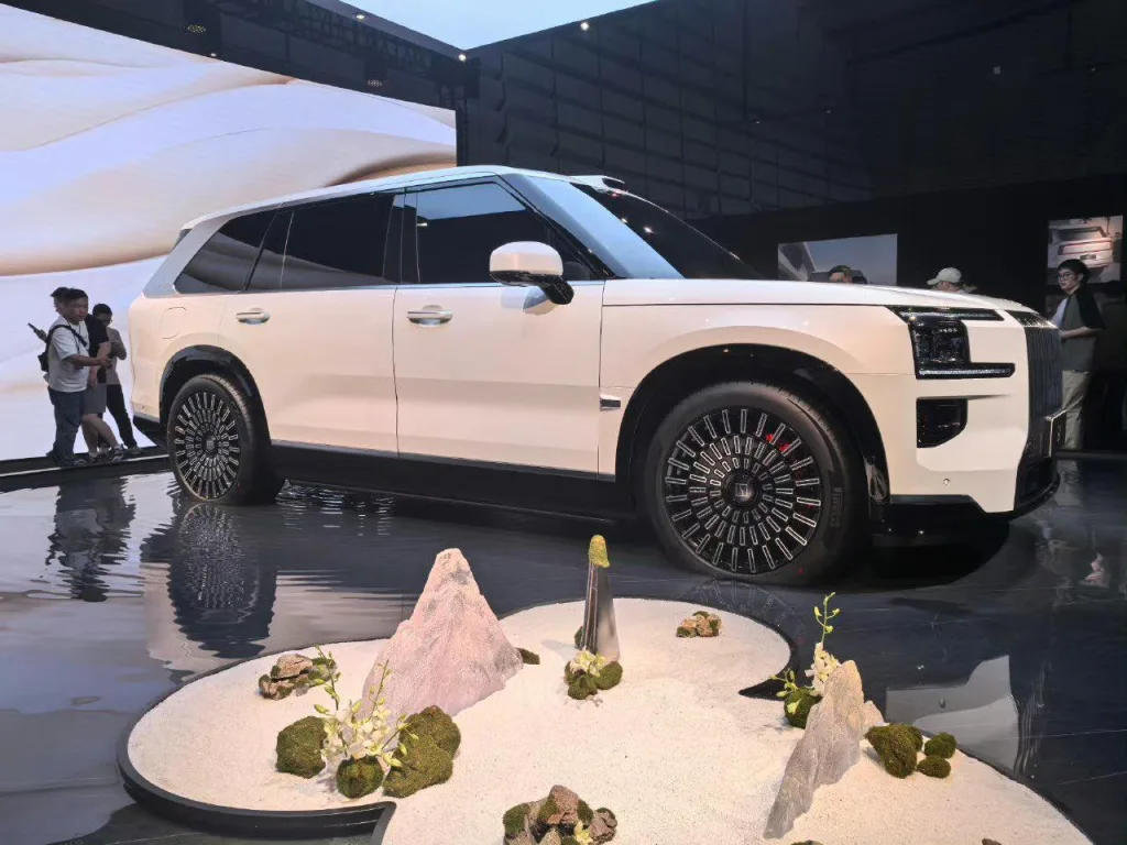 Zeekr показала премиальный SUV 9X - теперь это Rolls-Royce от Китая