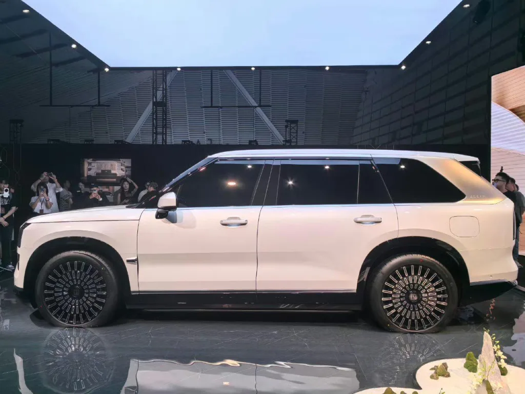 Zeekr показала премиальный SUV 9X - теперь это Rolls-Royce от Китая