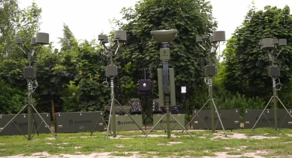 Украинская компания Kvertus представила систему Atlas, которая, как заявляется, способна объединять сотни единиц комплексов РЭБ для создания единой стены против FPV-дронов
