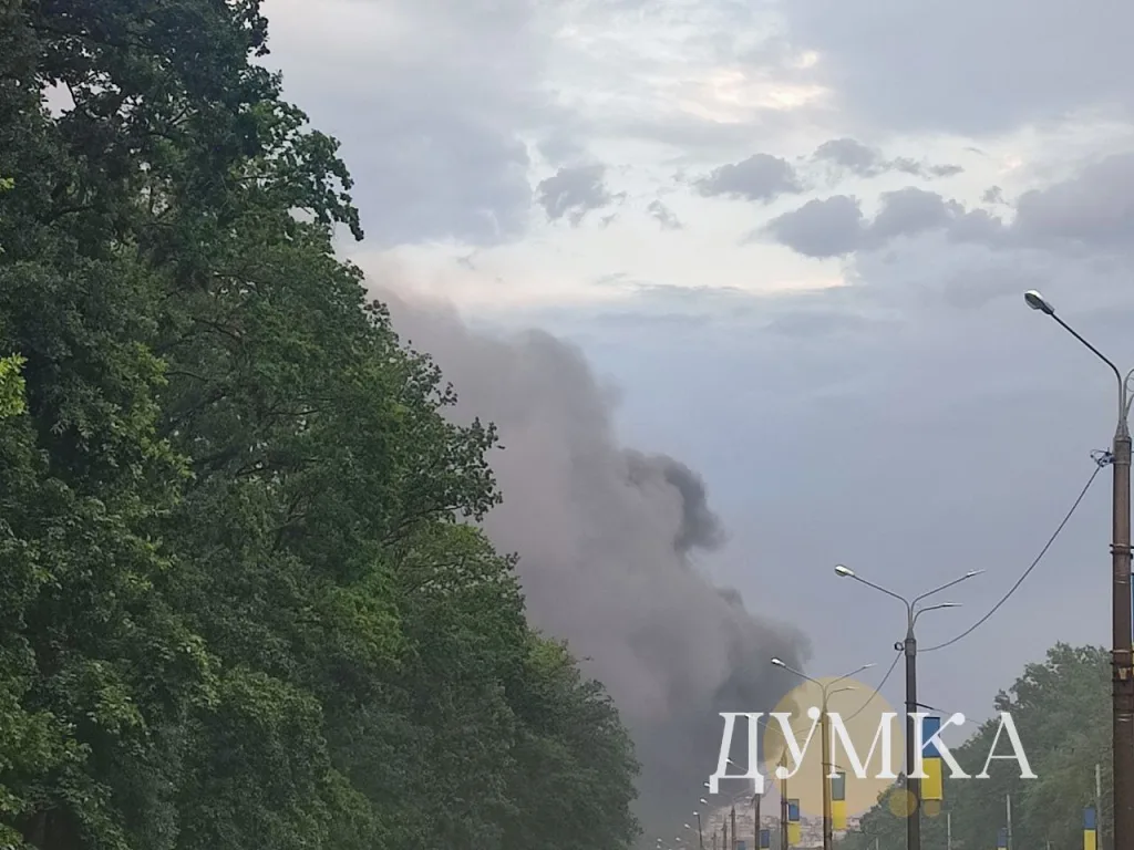 Сильный пожар в Харькове после прилётов БпЛА "Герань-2"