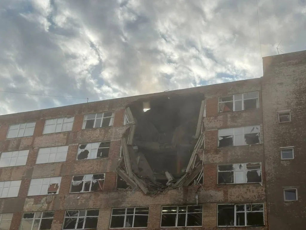 Уже утренние снимки львовского КБ "Электрон". В ближайшее время вероятна "доработка" цели