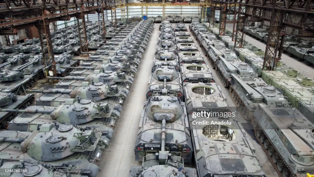На кадрах февраля 2023 года те самые бельгийские танки Leopard 1A5BE, которые в настоящее время используются для подготовки украинских танкистов