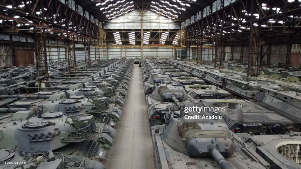 На кадрах февраля 2023 года те самые бельгийские танки Leopard 1A5BE, которые в настоящее время используются для подготовки украинских танкистов