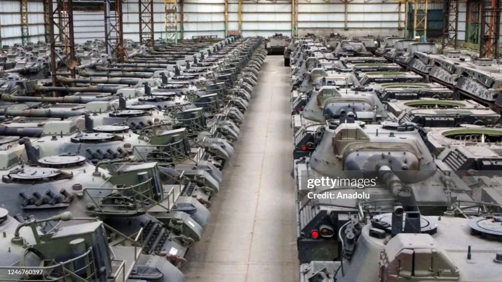 На кадрах февраля 2023 года те самые бельгийские танки Leopard 1A5BE, которые в настоящее время используются для подготовки украинских танкистов