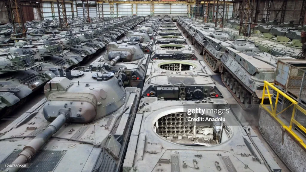 На кадрах февраля 2023 года те самые бельгийские танки Leopard 1A5BE, которые в настоящее время используются для подготовки украинских танкистов