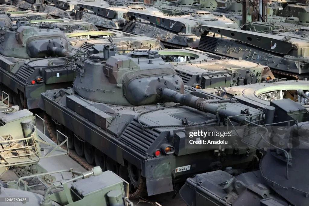 На кадрах февраля 2023 года те самые бельгийские танки Leopard 1A5BE, которые в настоящее время используются для подготовки украинских танкистов