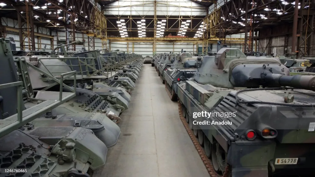 На кадрах февраля 2023 года те самые бельгийские танки Leopard 1A5BE, которые в настоящее время используются для подготовки украинских танкистов