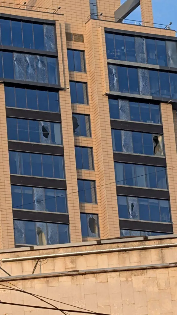 Раненые жители, выбитые окна, сгоревшие авто: ВСУ атаковали на Воронеж