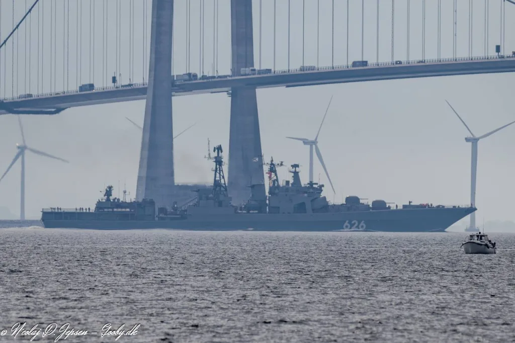 БПК 1155 «Вице-адмирал Кулаков» (626) проходит пролив Большой Бельт. Наши дни