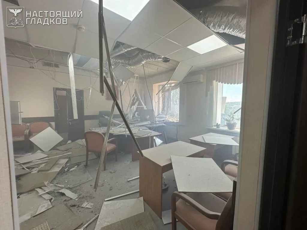 Украинские беспилотники атаковали здание Октябрьского суда Белгорода