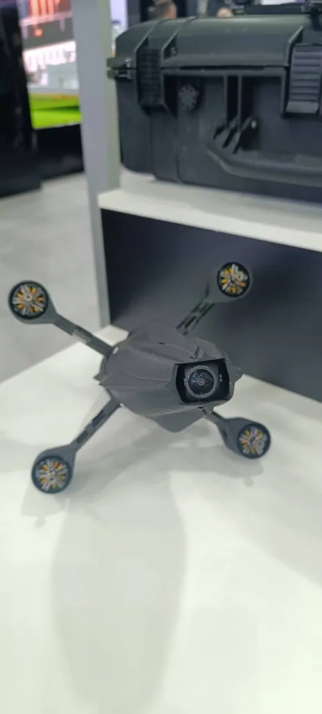 Российский дрон-перехватчик «Кинжал», представленный компанией «АСФ-Инновации» на выставке «Иннопром-2025»