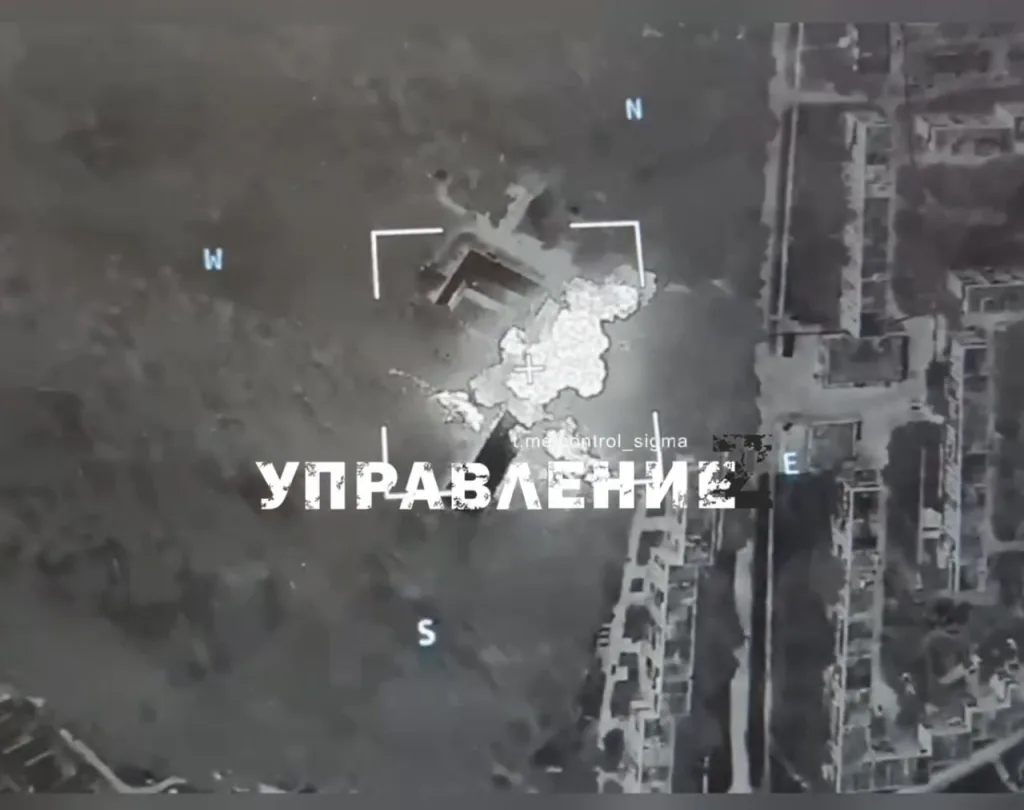 Прилет двух высокоточных ракет из РСЗО "Торнадо-С" по расположению ВСУ на территории противотуберкулезного санатория, восточная окраина города Шостка Сумской области