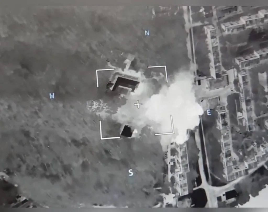 Прилет двух высокоточных ракет из РСЗО "Торнадо-С" по расположению ВСУ на территории противотуберкулезного санатория, восточная окраина города Шостка Сумской области