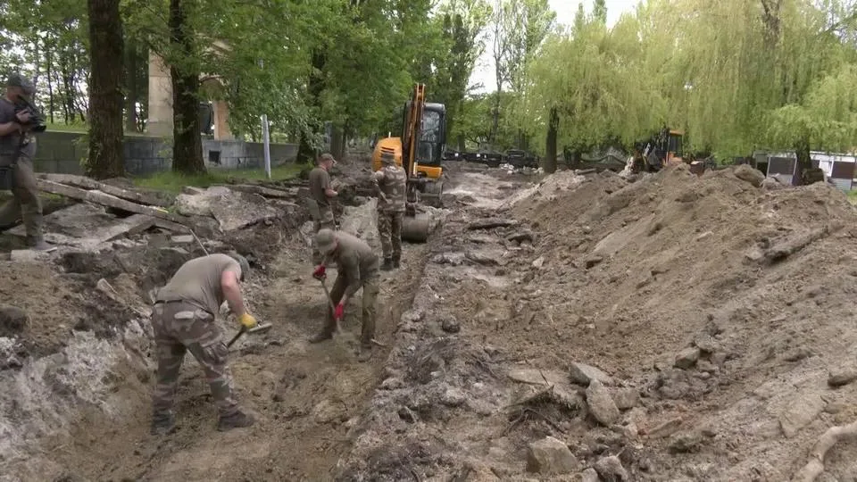 Мэр Львова предложил обменять останки советских воинов на пленных боевиков ВСУ