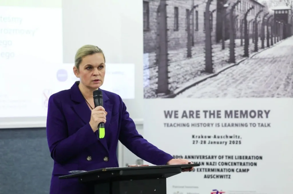 Польша требует от Киева переписать учебники истории