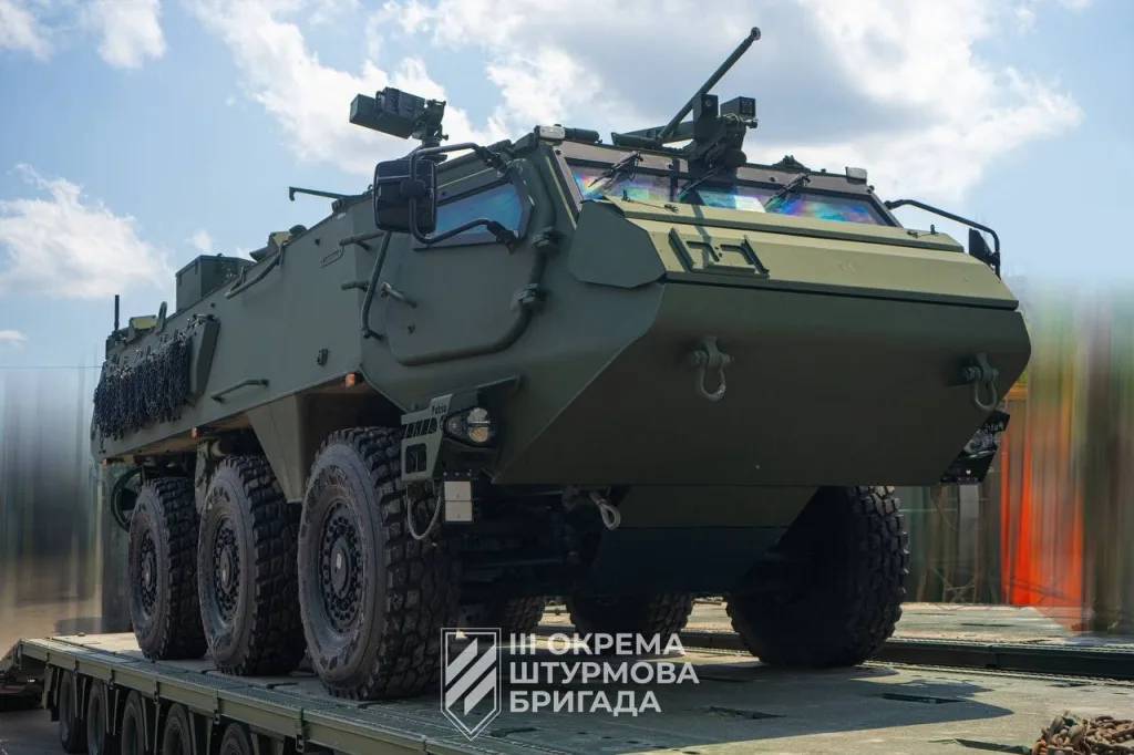 Финские бронетранспортёры Patria 6×6 из Латвии поступили на вооружение ВСУ