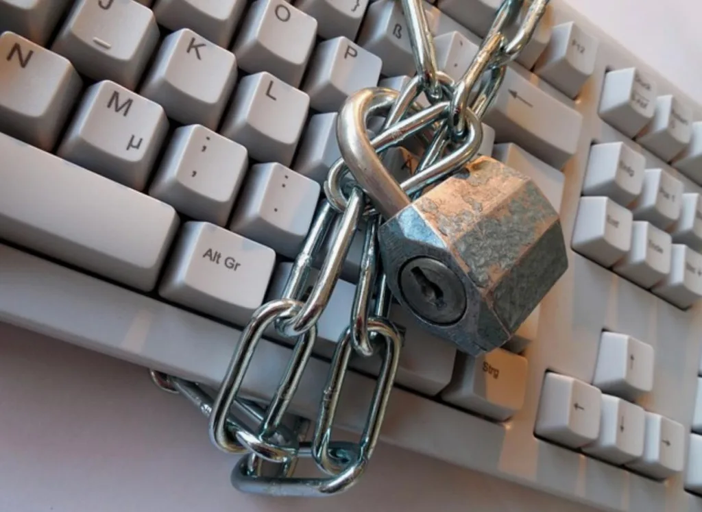 Больше защиты в цифровой среде: Госдума одобрила новый пакет поправок