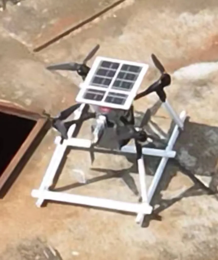 Как заявляется, на фото очередной российский дрон-ждун с солнечной батареей, предназначенный для длительного ожидания своей цели на территории противника