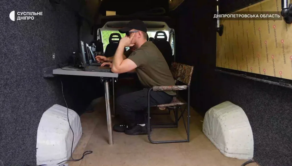 Репортаж об украинском Х-образном дроне-камикадзе «Булава», работающем в связке с разведывательным БПЛА «Лелека-100»