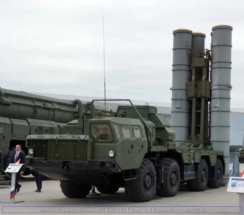 Пусковая установка 5П85СМ зенитно-ракетной системы С-300ПМ (35Р6)