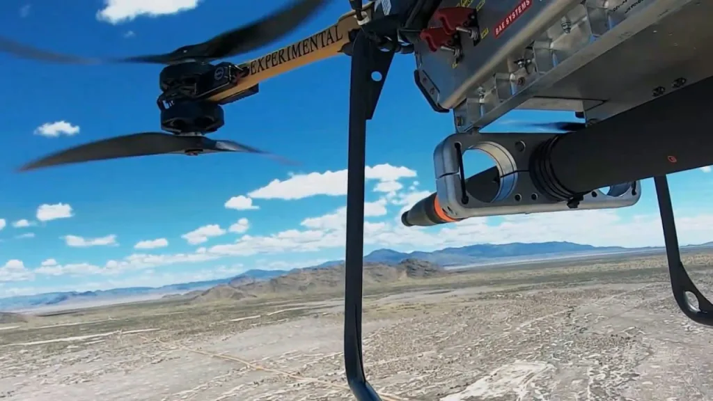 Кадры испытаний запуска ракеты APKWS c тяжелого коптера Malloy TRV-150, опубликованные BAE Systems