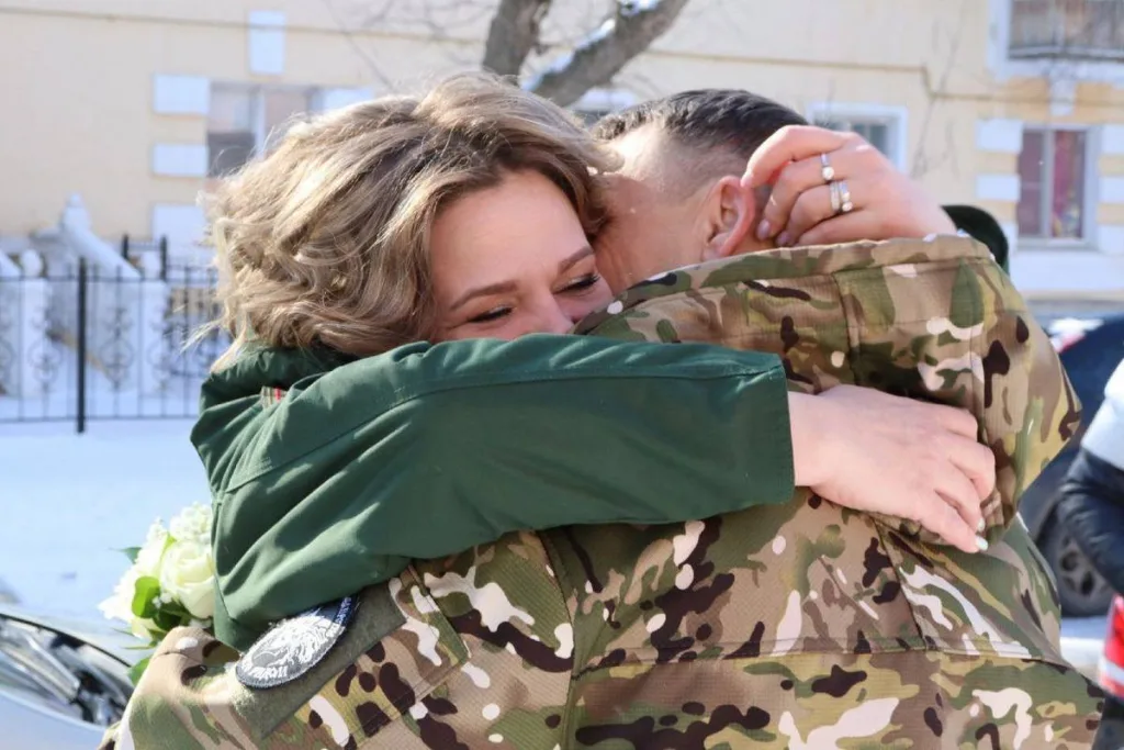 Гражданские жёны участников СВО, погибших при исполнении, смогут получить льготы при соблюдении ряда условий