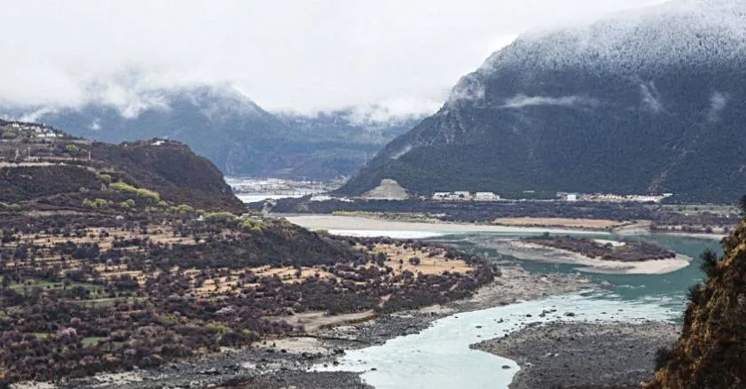 Китай официально начал строительство мегаплотины стоимостью 167 млрд долл. на реке Ярлунг Цангпо в Тибете