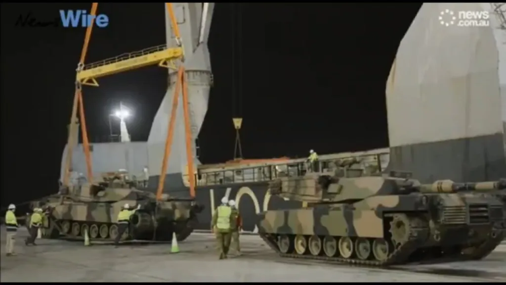 Процесс погрузки и отправки на Украину австралийских танков M1A1 Abrams еще 7 мая 2025 года