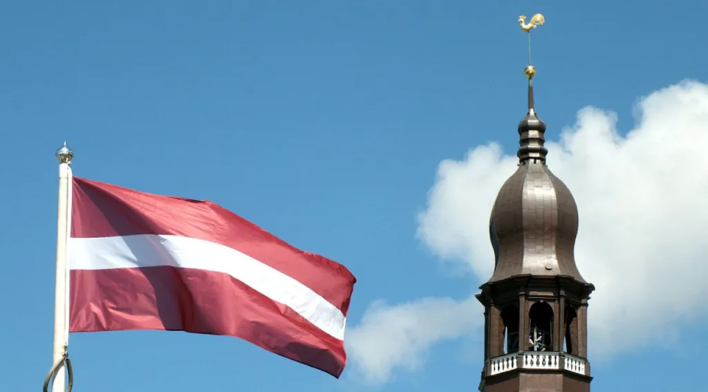 Латвия высылает 800 россиян