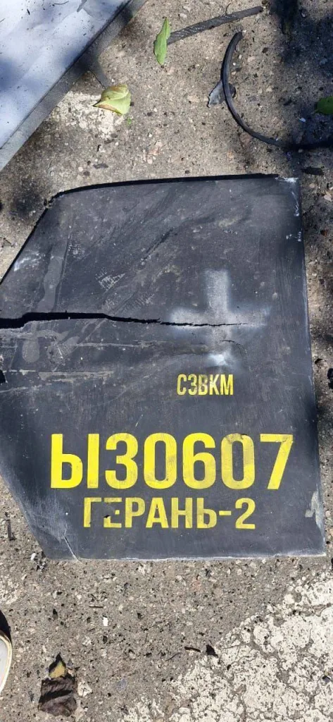 Судя по обломкам очередной упавшей на Украине «Герани», темпы роста производства составляют 600 за пять дней, что дает производительность минимум 120 единиц в день