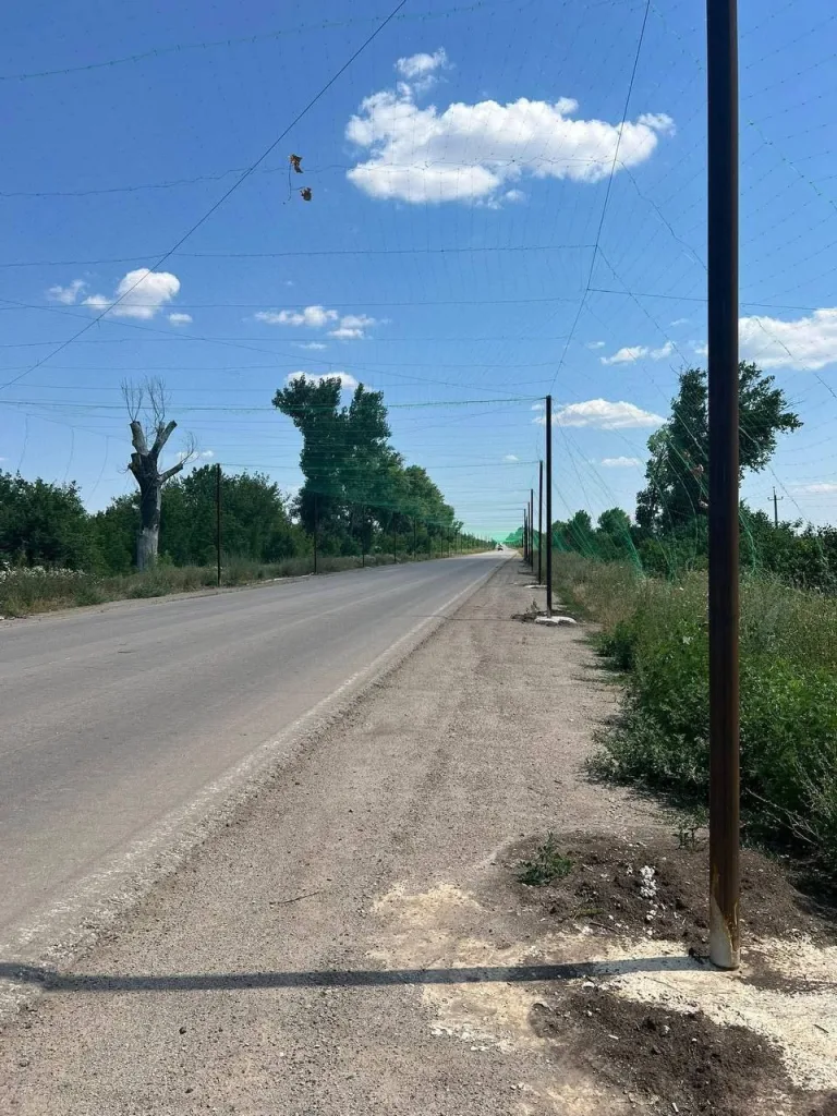 Антидроновые сетки в прифронтовом Орехове Запорожской области